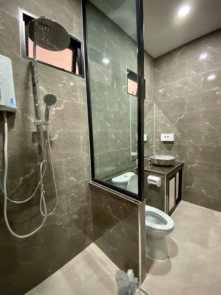 บ้านโมเดิร์น  สีและแบบหรู พื้นที่ใช้สอย 230 ตรม. งบประมาณ 2.5 ล้านบาท