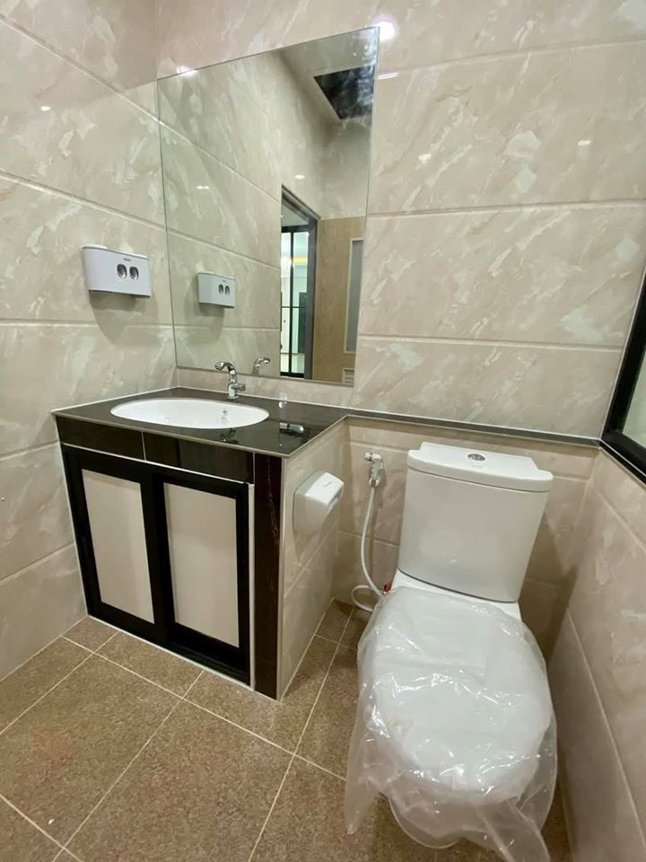 บ้านโมเดิร์น  สีและแบบหรู พื้นที่ใช้สอย 230 ตรม. งบประมาณ 2.5 ล้านบาท