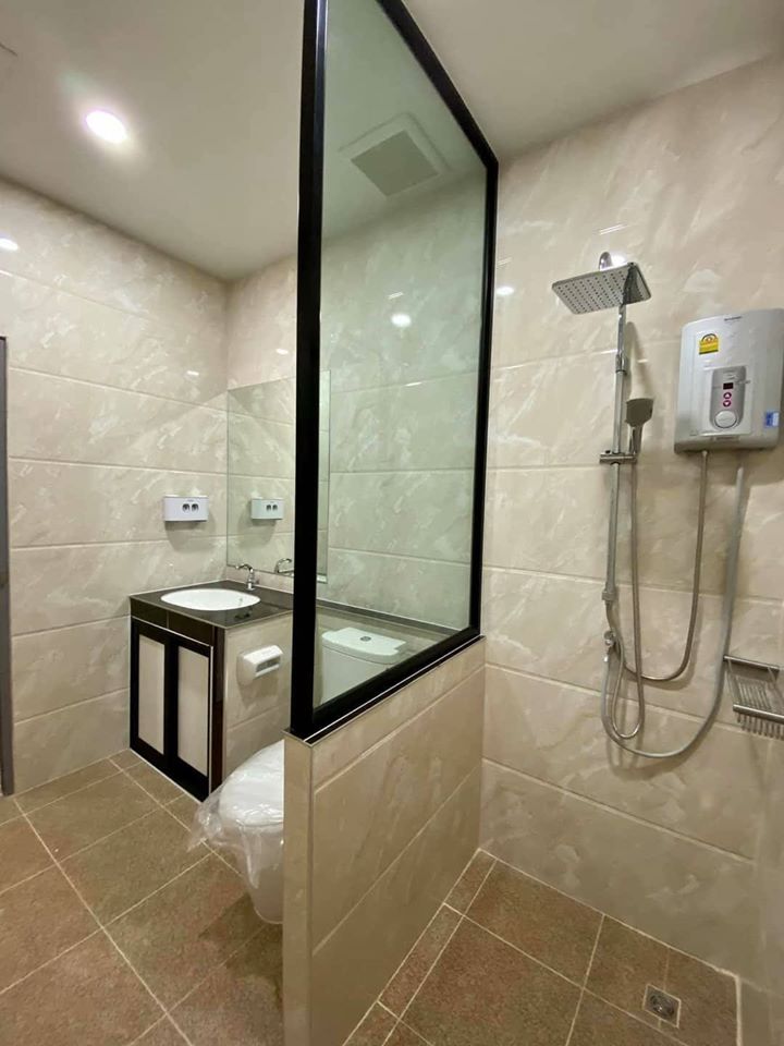 บ้านโมเดิร์น  สีและแบบหรู พื้นที่ใช้สอย 230 ตรม. งบประมาณ 2.5 ล้านบาท