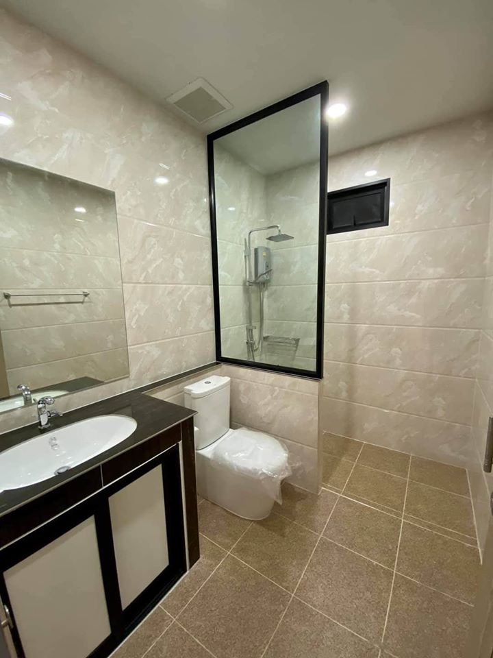 บ้านโมเดิร์น  สีและแบบหรู พื้นที่ใช้สอย 230 ตรม. งบประมาณ 2.5 ล้านบาท