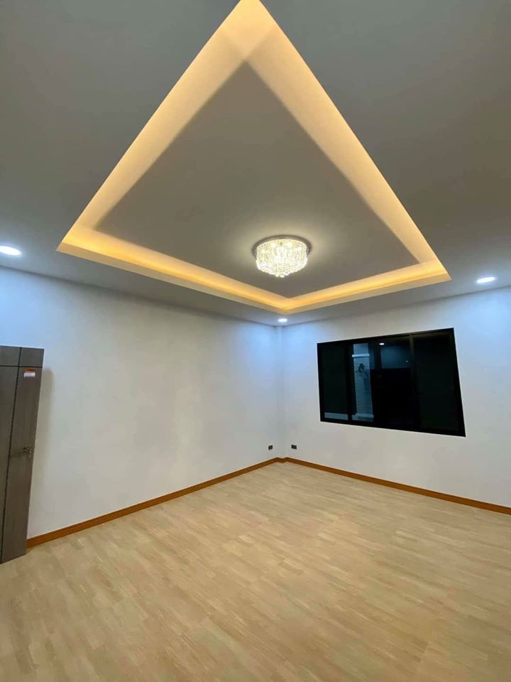 บ้านโมเดิร์น  สีและแบบหรู พื้นที่ใช้สอย 230 ตรม. งบประมาณ 2.5 ล้านบาท