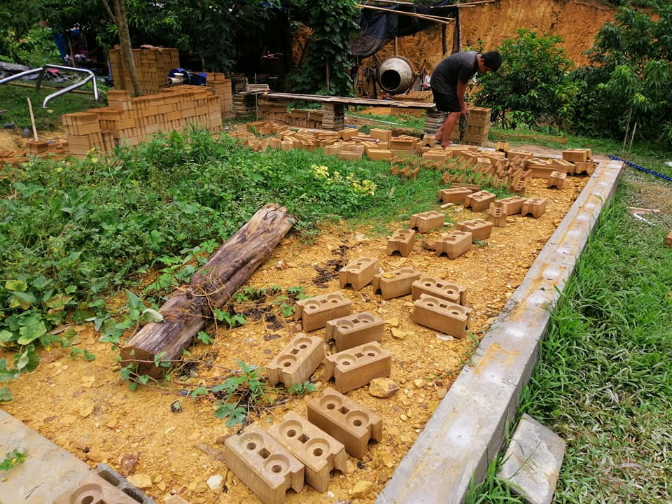 ไอเดียทำบ้านสวน เจ้าของบ้านทำเองตั้งแต่อิฐบล๊อก