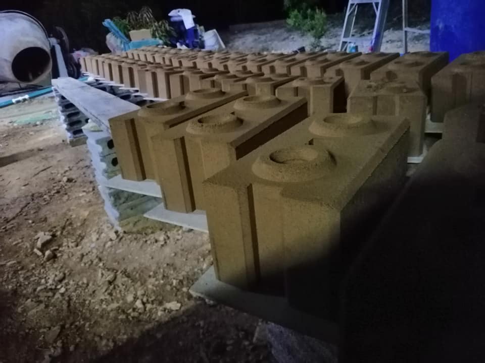 ไอเดียทำบ้านสวน เจ้าของบ้านทำเองตั้งแต่อิฐบล๊อก