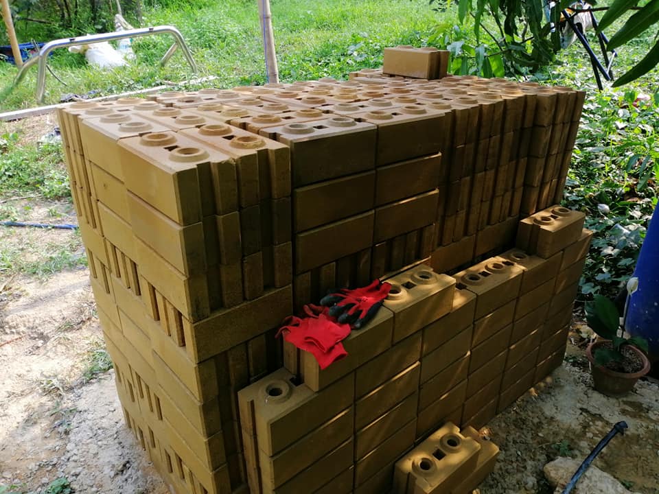 ไอเดียทำบ้านสวน เจ้าของบ้านทำเองตั้งแต่อิฐบล๊อก