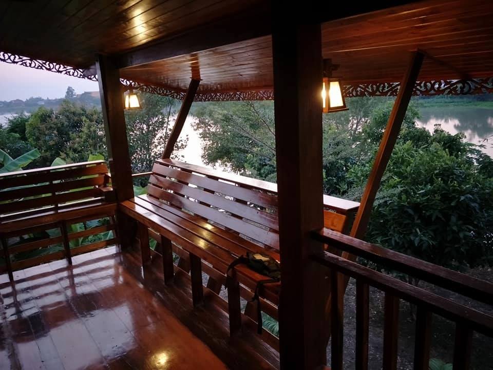 บ้าน 2 ชั้น ครึ่งปูนครึ่งไม้ แบบชนบท ในแบบความเป็นไทย