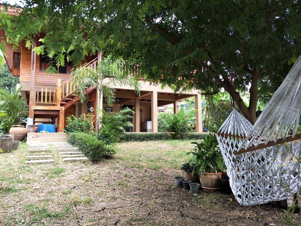 บ้าน 2 ชั้น ครึ่งปูนครึ่งไม้ แบบชนบท ในแบบความเป็นไทย