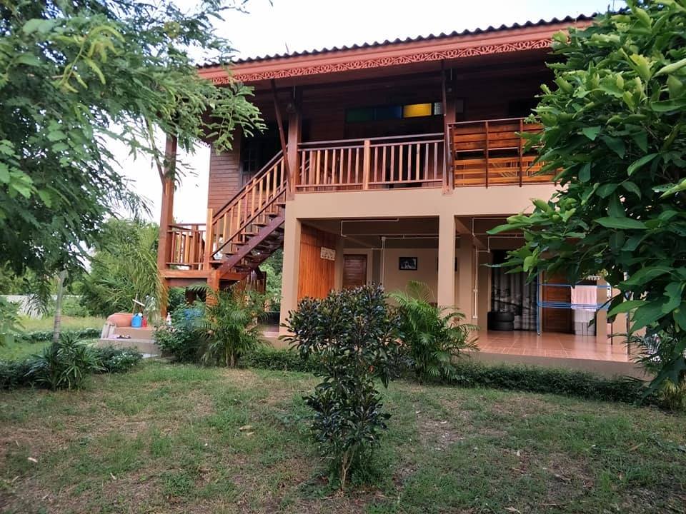 บ้าน 2 ชั้น ครึ่งปูนครึ่งไม้ แบบชนบท ในแบบความเป็นไทย