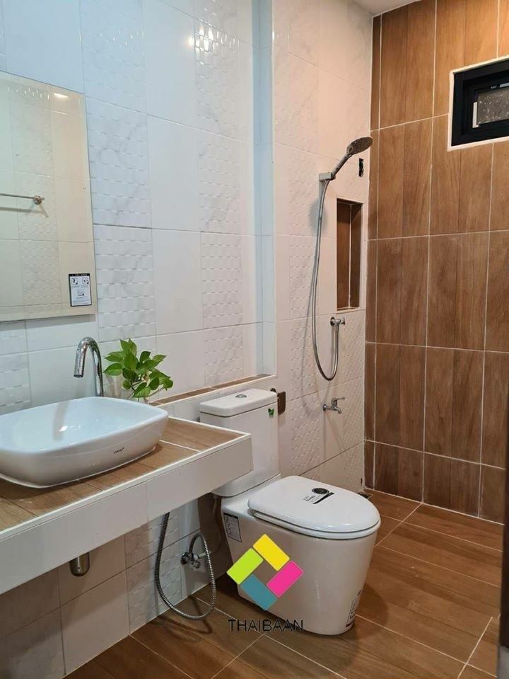 รีโนเวทบ้านครึ่งไม้ครึ่งปูนเก่าเป็นบ้านสองชั้นสไตล์โมเดิร์น