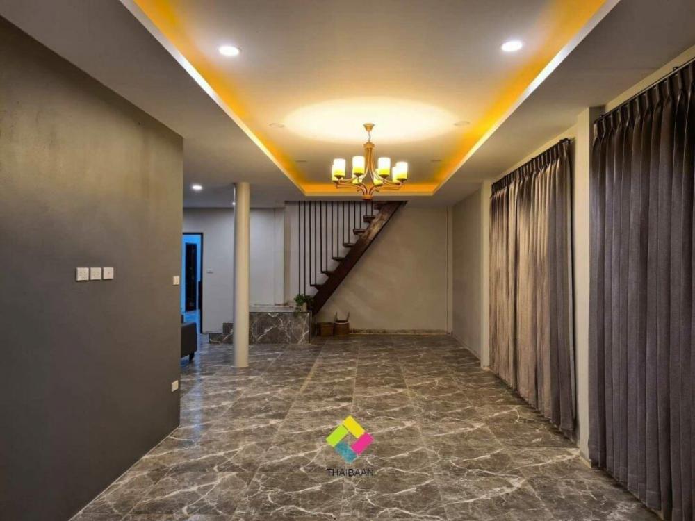 รีโนเวทบ้านครึ่งไม้ครึ่งปูนเก่าเป็นบ้านสองชั้นสไตล์โมเดิร์น