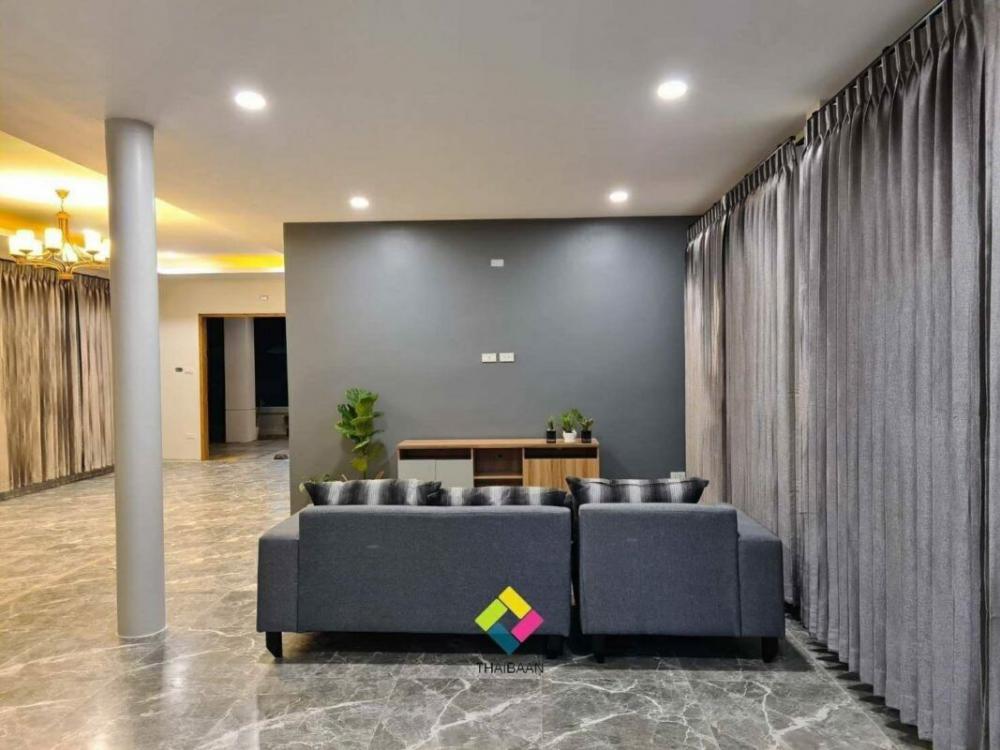 รีโนเวทบ้านครึ่งไม้ครึ่งปูนเก่าเป็นบ้านสองชั้นสไตล์โมเดิร์น