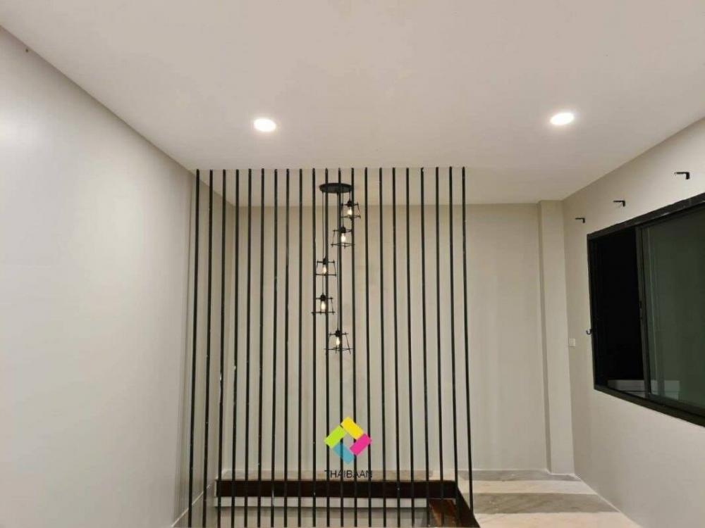 รีโนเวทบ้านครึ่งไม้ครึ่งปูนเก่าเป็นบ้านสองชั้นสไตล์โมเดิร์น