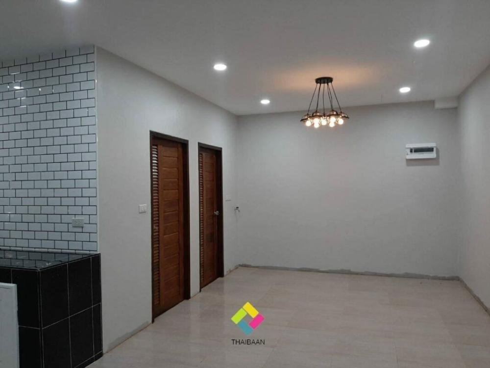 รีโนเวทบ้านครึ่งไม้ครึ่งปูนเก่าเป็นบ้านสองชั้นสไตล์โมเดิร์น