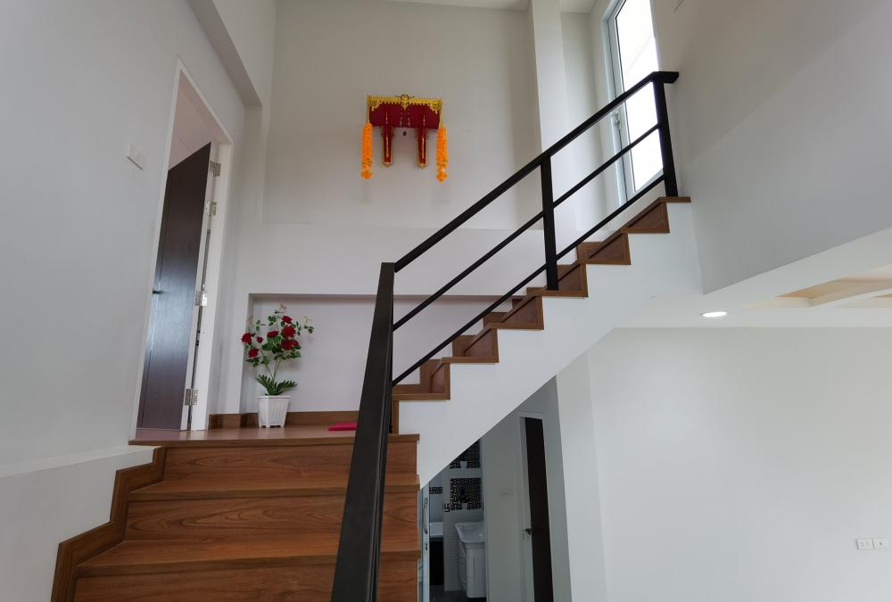 บ้านพักอาศัย ชั้นครึ่ง แนวโมเดิร์นทรอปิคอล