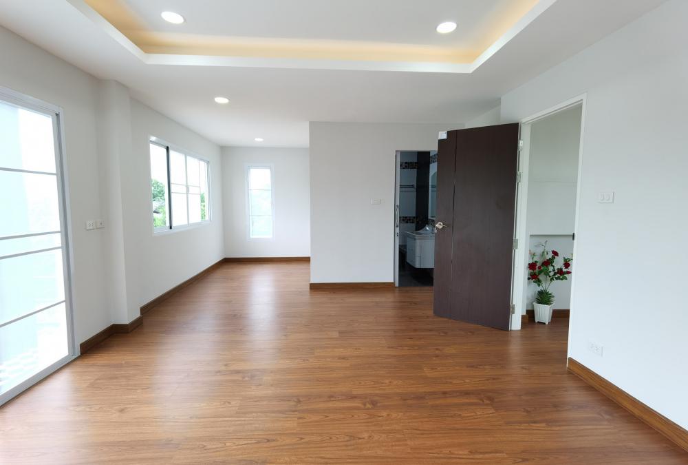 บ้านพักอาศัย ชั้นครึ่ง แนวโมเดิร์นทรอปิคอล