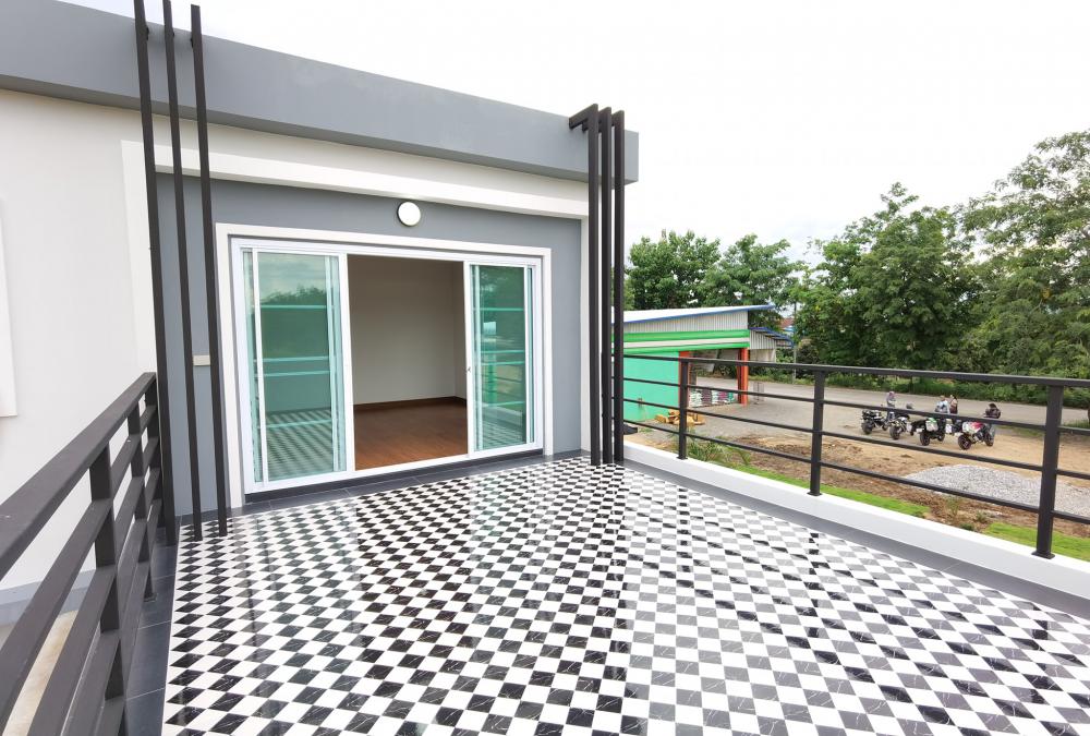 บ้านพักอาศัย ชั้นครึ่ง แนวโมเดิร์นทรอปิคอล