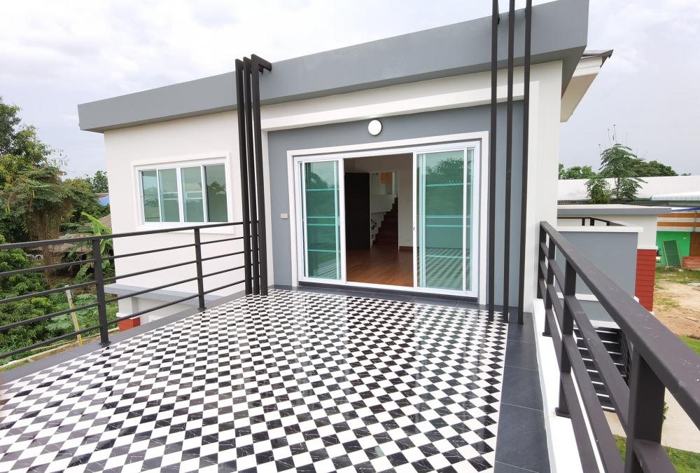 บ้านพักอาศัย ชั้นครึ่ง แนวโมเดิร์นทรอปิคอล