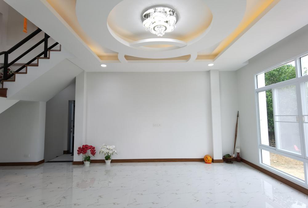 บ้านพักอาศัย ชั้นครึ่ง แนวโมเดิร์นทรอปิคอล