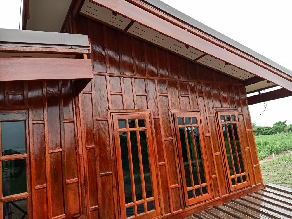 บ้าน 2 ชั้น ชั้นบนไม้และปูน