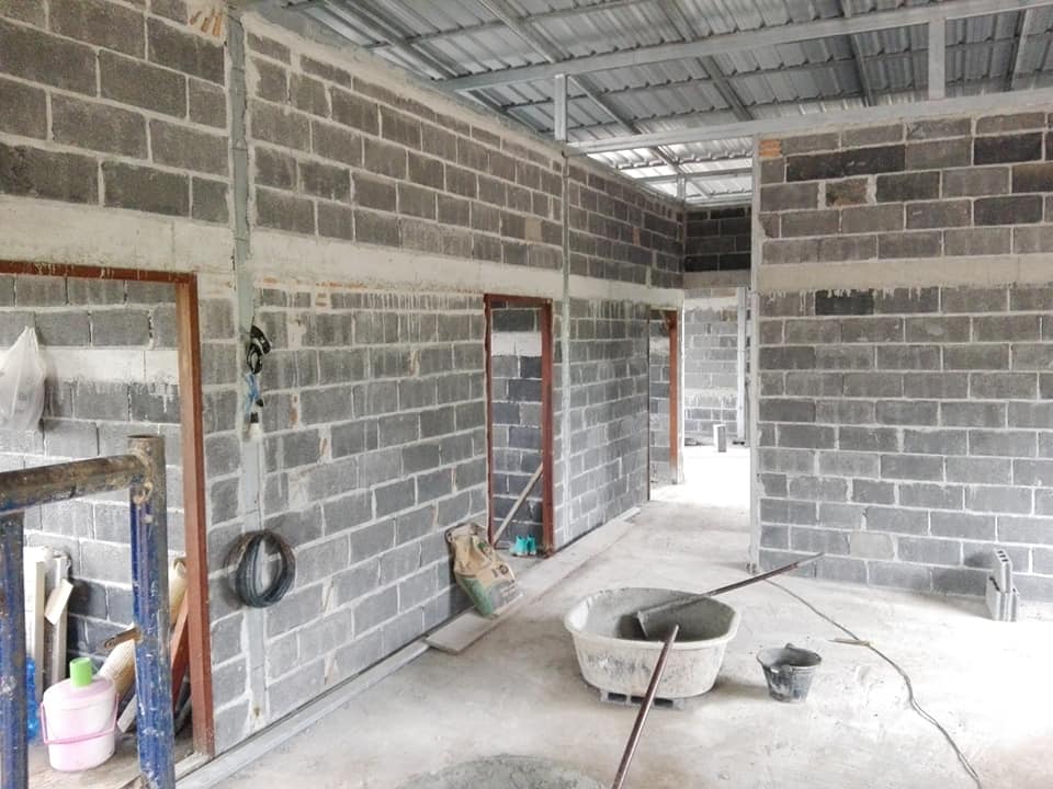 31 วันกับช่าง 4 คน 4 ห้องนอน 2 ห้องน้ำ 1 ห้องครัว 1 ห้องโถง