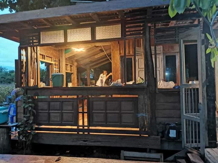 บ้านไม้เก่าหลังคาผสมผสานสไตล์โมเดิร์น