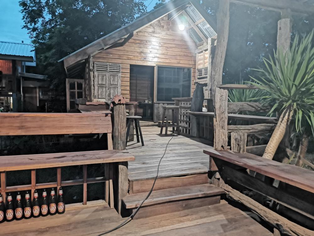 บ้านไม้เก่าหลังคาผสมผสานสไตล์โมเดิร์น