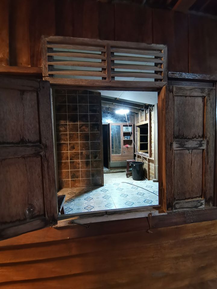 บ้านไม้เก่าหลังคาผสมผสานสไตล์โมเดิร์น