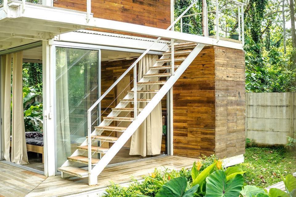 ไอเดียสร้างบ้านพักตากอากาศ 2 ชั้น โปร่ง