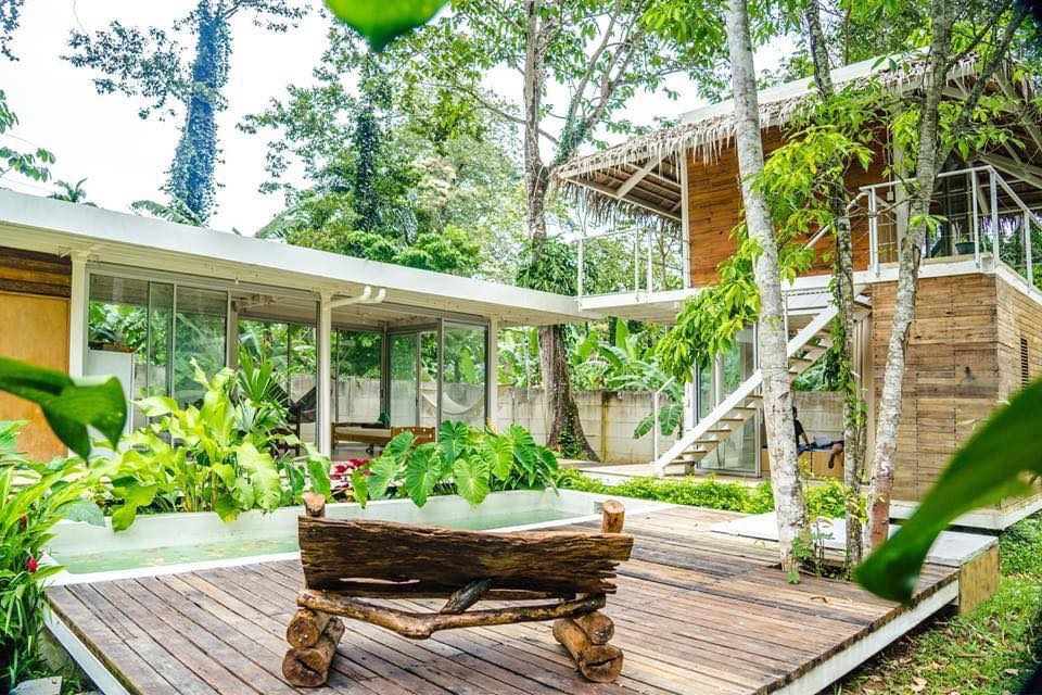 ไอเดียสร้างบ้านพักตากอากาศ 2 ชั้น โปร่ง