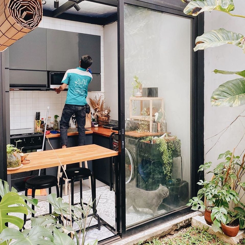 ไอเดียห้องครัวเล็กพร้อมสวนข้างบ้าน