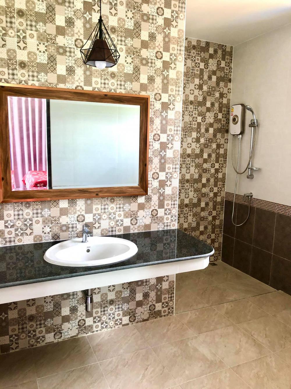 บ้านโมเดิร์น งบ 2.2 ล้านบาท ขนาด 200 ตร.ม.