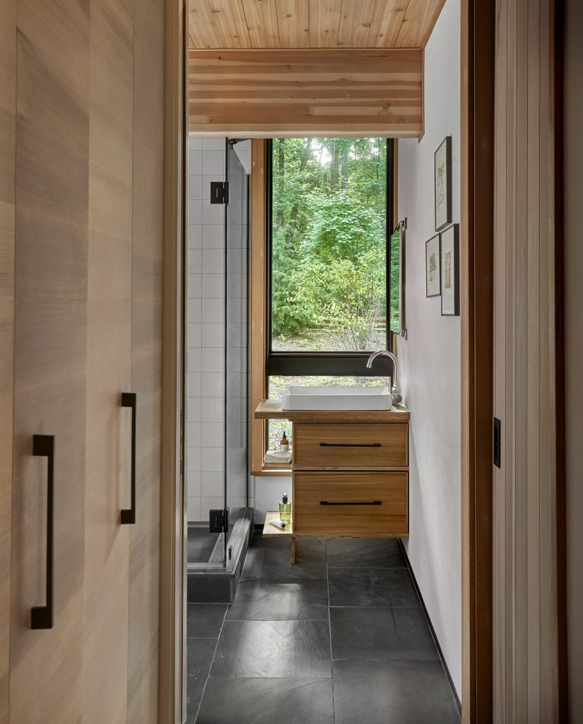 บ้านในสวนป่า โมเดิร์น ทรอปิคอล