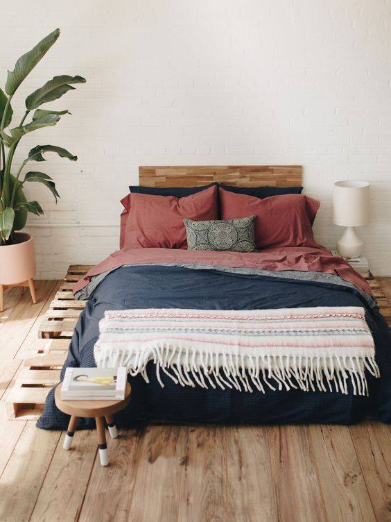 50 ไอเดียเตียงไม้พาเลท สวยในในราคาประหยัด