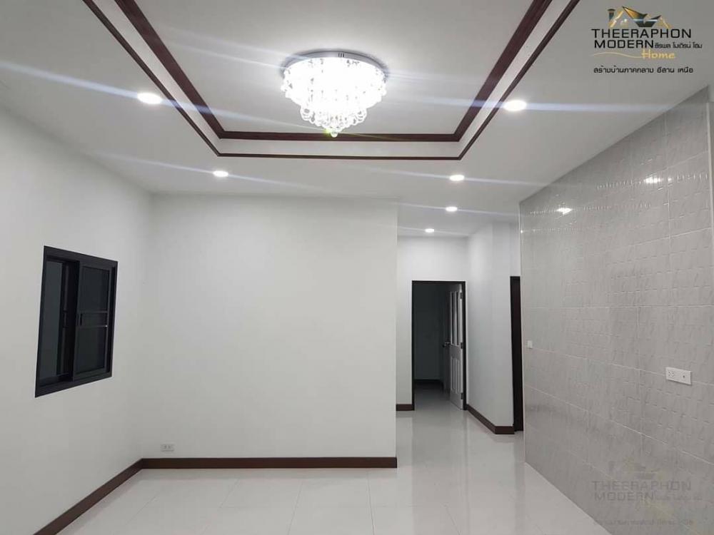 บ้านโมเดิร์น พร้อมระเบียงหน้าบ้าน