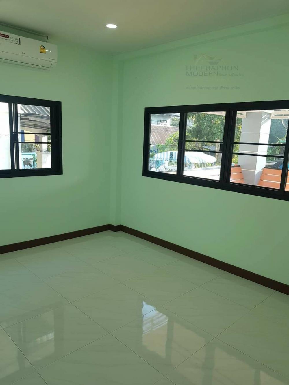 บ้านโมเดิร์น พร้อมระเบียงหน้าบ้าน