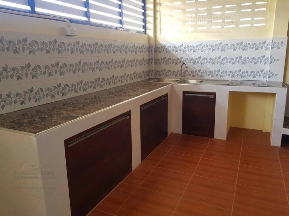 บ้านโมเดิร์น พร้อมระเบียงหน้าบ้าน