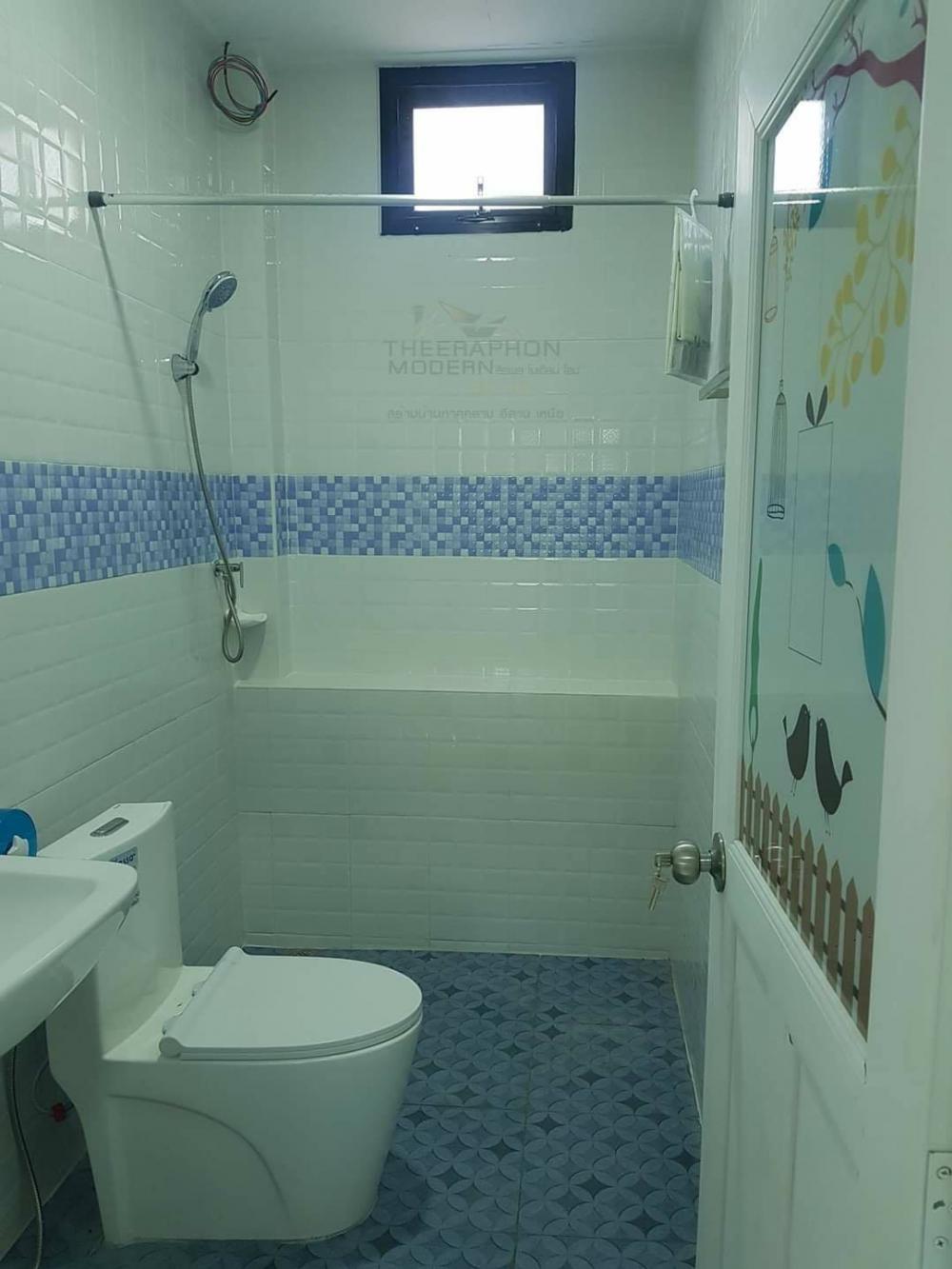 บ้านโมเดิร์น พร้อมระเบียงหน้าบ้าน