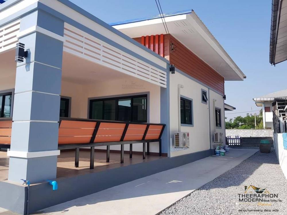 บ้านโมเดิร์น พร้อมระเบียงหน้าบ้าน
