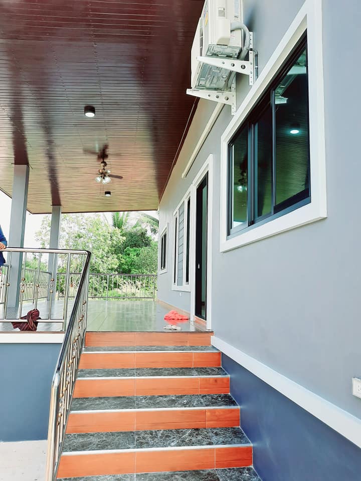 บ้านโมเดิร์น ขนาด 148.4 ตร.ม . งบ 1.8 ล้าน