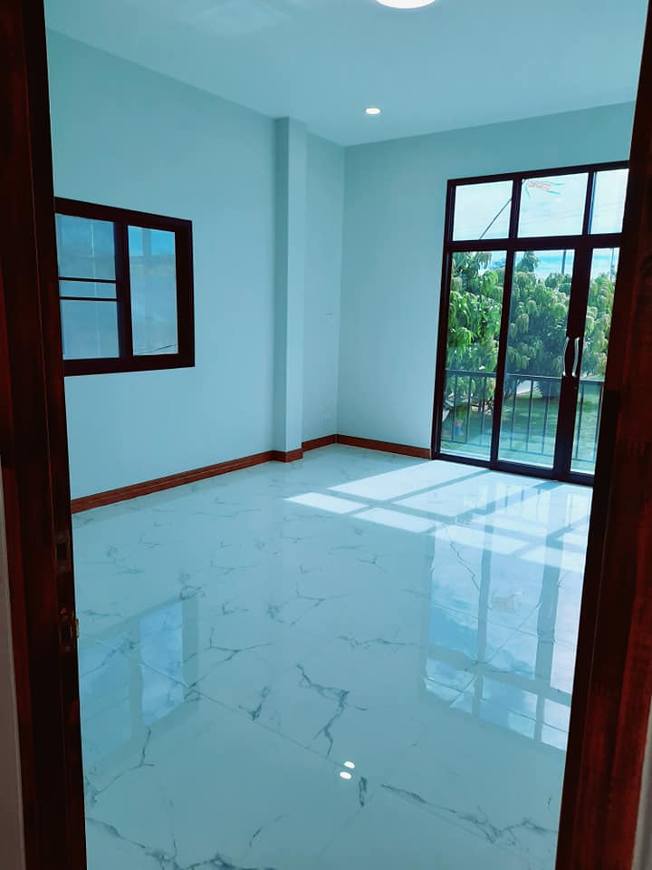 บ้านโมเดิร์น ขนาด 148.4 ตร.ม . งบ 1.8 ล้าน