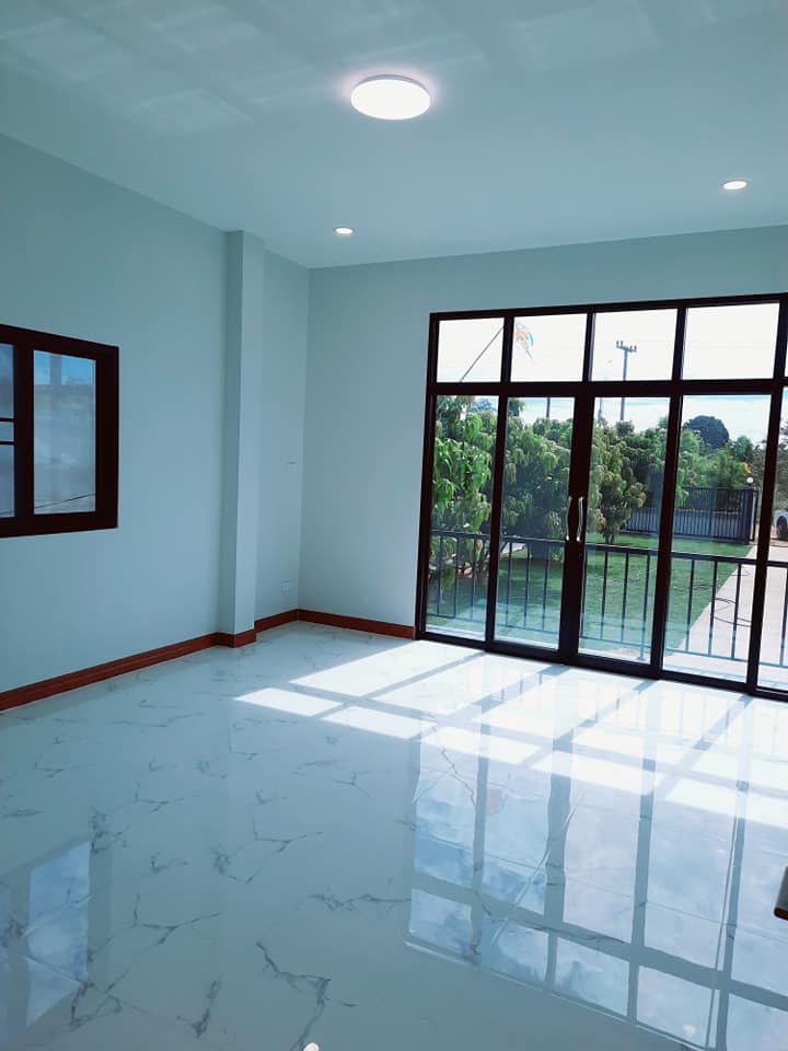 บ้านโมเดิร์น ขนาด 148.4 ตร.ม . งบ 1.8 ล้าน