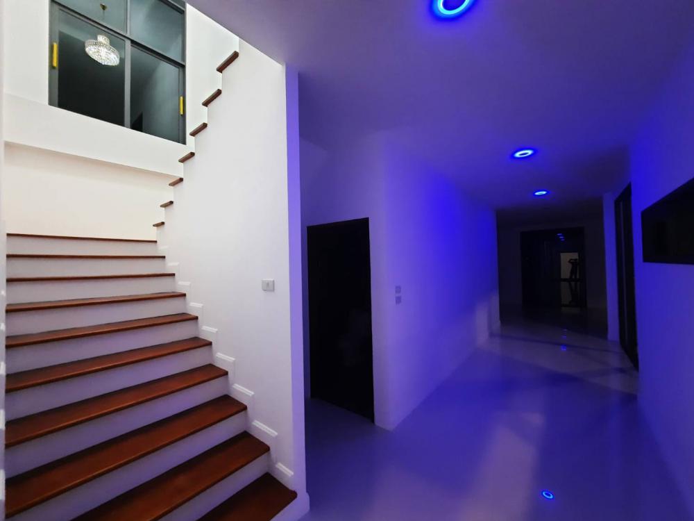 บ้านทรงกล่อง 2 ชั้น งบ 2.9 ล้านบาท สวยลงตัว