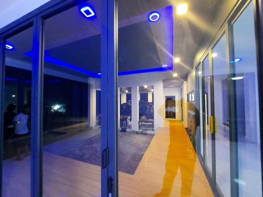 บ้านทรงกล่อง 2 ชั้น งบ 2.9 ล้านบาท สวยลงตัว