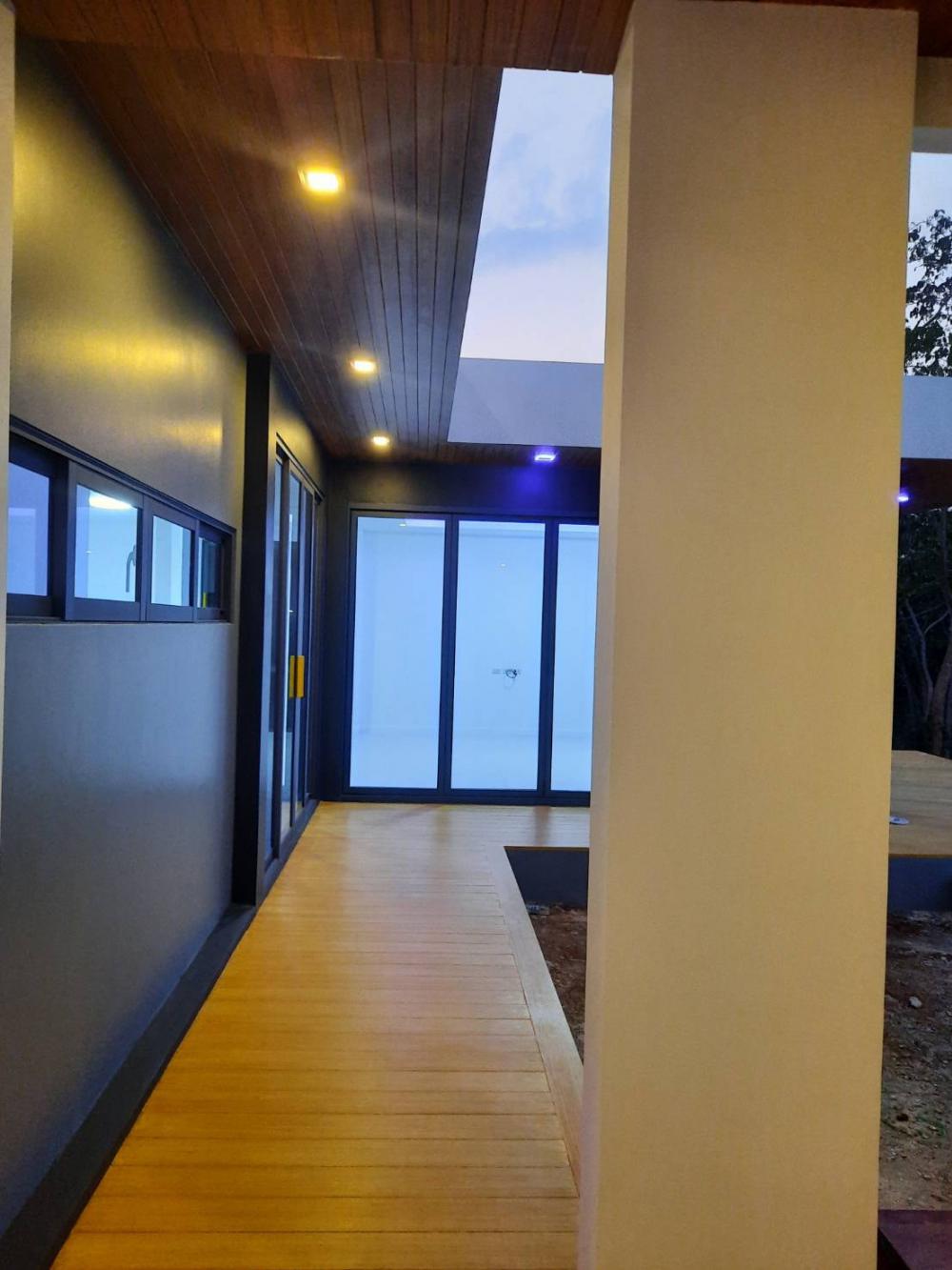 บ้านทรงกล่อง 2 ชั้น งบ 2.9 ล้านบาท สวยลงตัว