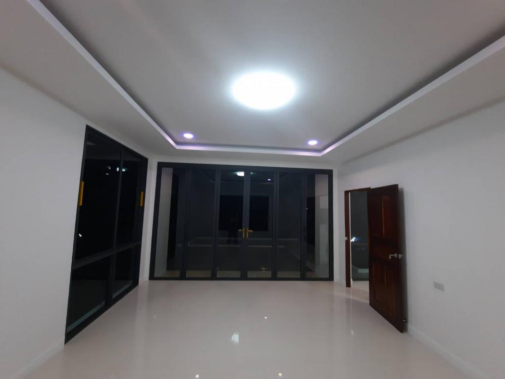 บ้านทรงกล่อง 2 ชั้น งบ 2.9 ล้านบาท สวยลงตัว