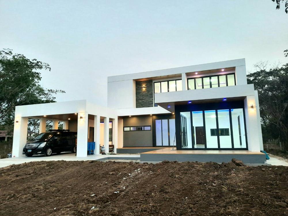 บ้านทรงกล่อง 2 ชั้น งบ 2.9 ล้านบาท สวยลงตัว