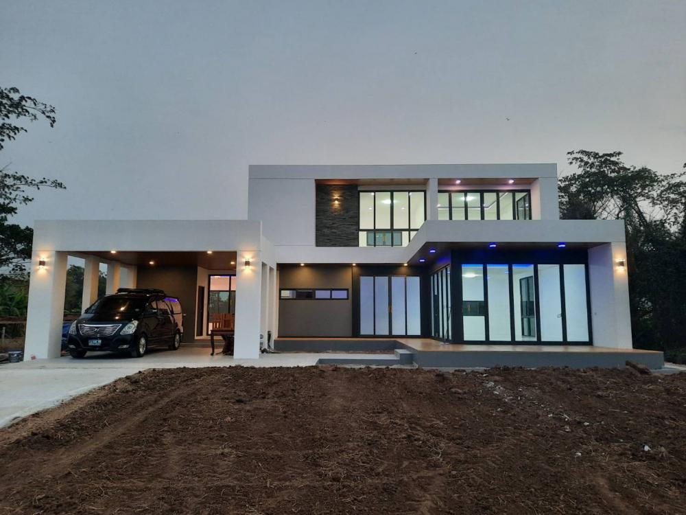 บ้านทรงกล่อง 2 ชั้น งบ 2.9 ล้านบาท สวยลงตัว