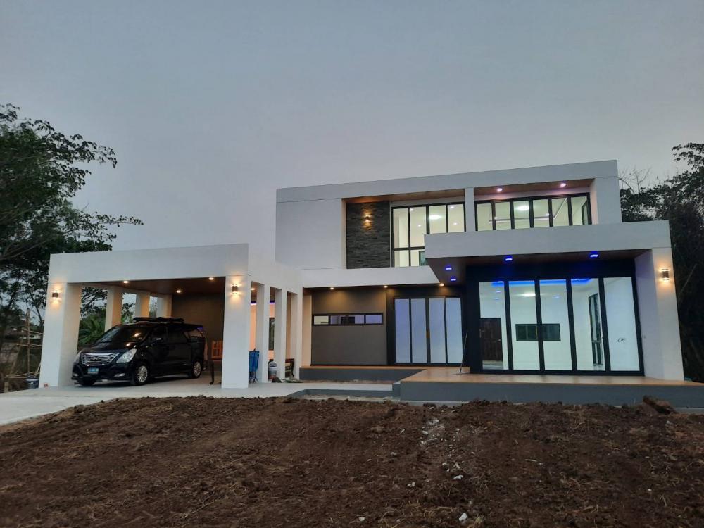 บ้านทรงกล่อง 2 ชั้น งบ 2.9 ล้านบาท สวยลงตัว