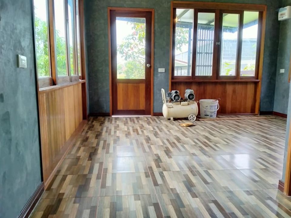 บ้านน็อคดาวน์ยกพื้น ขนาด 4 * 8 เมตร พร้อมระเบียงหน้ากว้าง