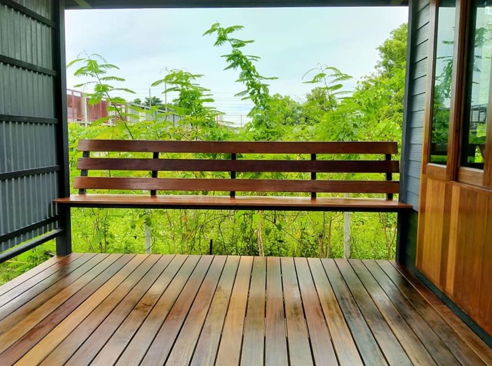 บ้านน็อคดาวน์ยกพื้น ขนาด 4 * 8 เมตร พร้อมระเบียงหน้ากว้าง