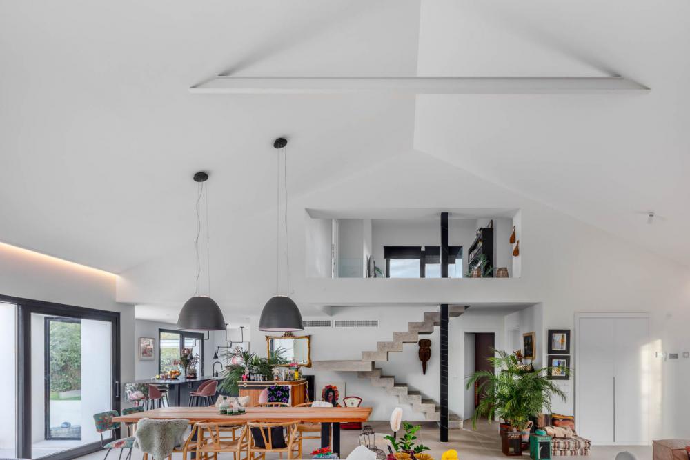 ไอเดียบ้านโมเดิร์น ตกแต่งโทนสีขาว โปร่งโล่งสบายตา น่าพักผ่อน